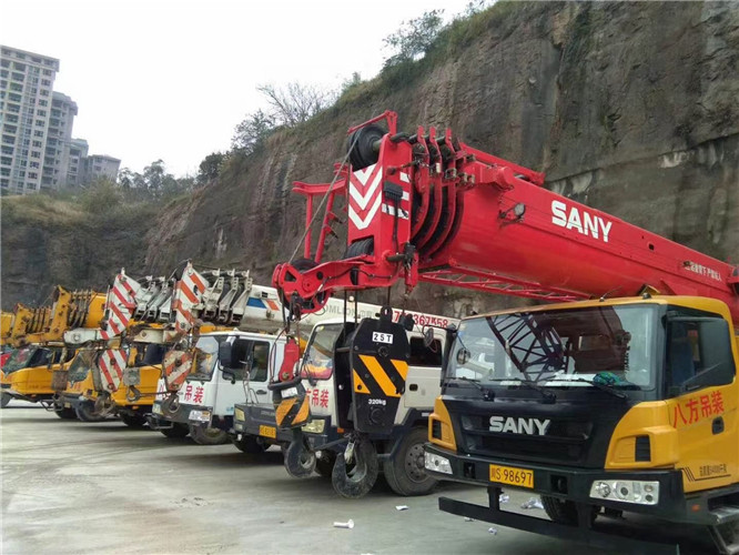 威宁吊车出租按什么计费？台班费、单次费、里程费怎么算？