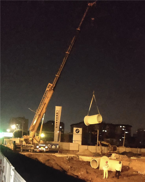 威宁“弯臂矫正”—— 吊车的 “形变补偿” 技术