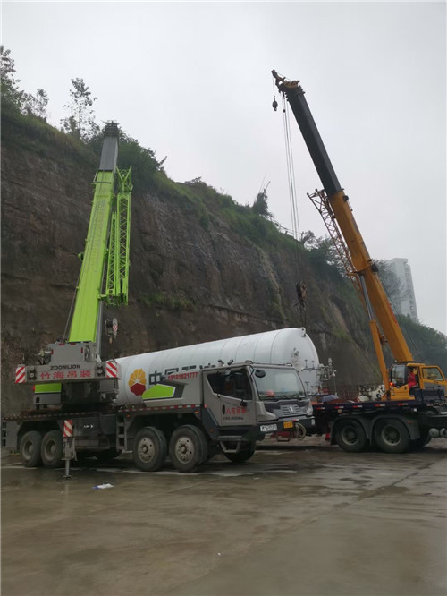 威宁“不怕风雨冻”—— 吊车的 “恶劣环境适应” 技术